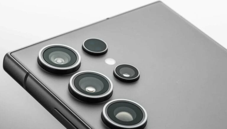 Read more about the article The AI Revolution in Mobile Technology: A New Era of Smart Assistance